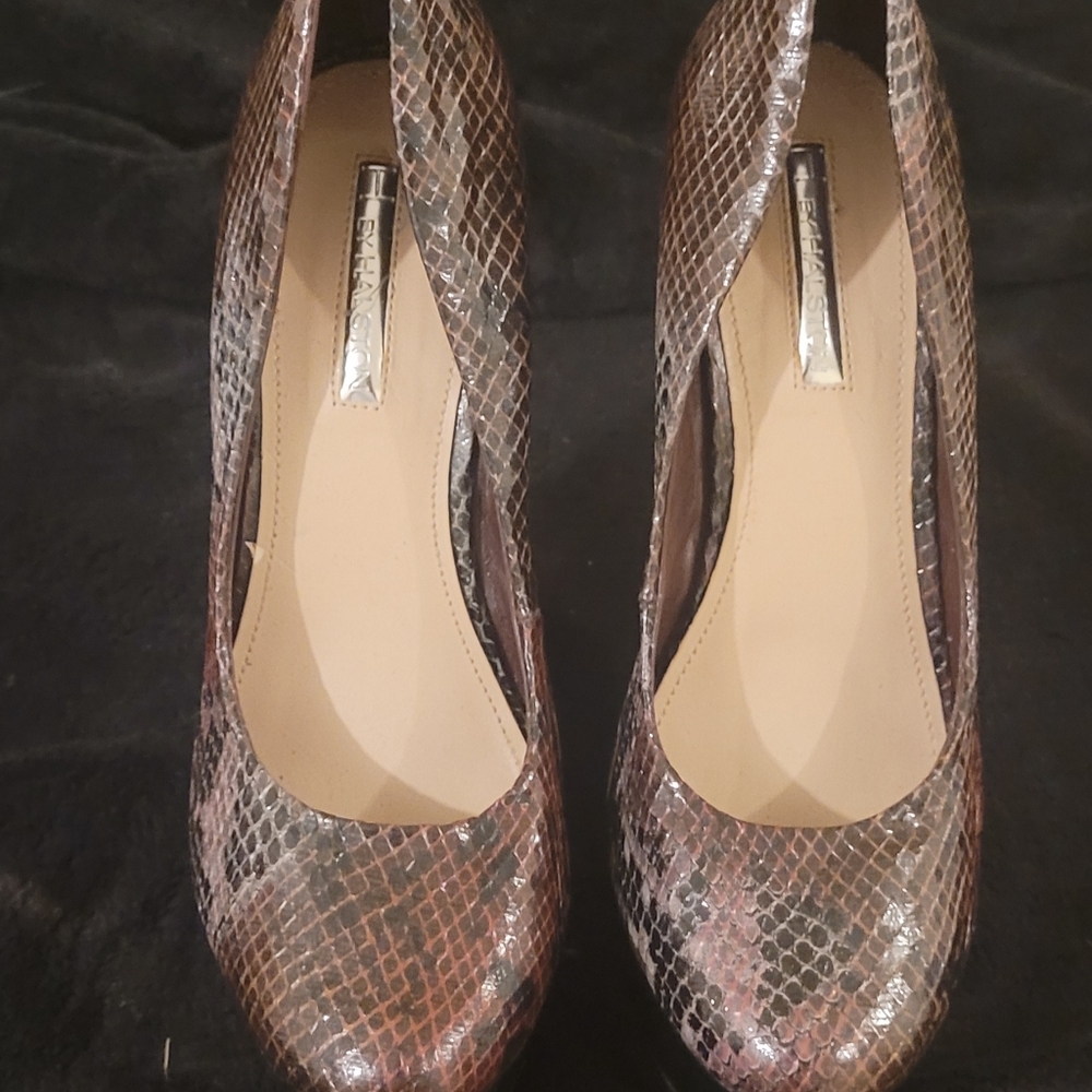 Heels - Picture 2 of 5
